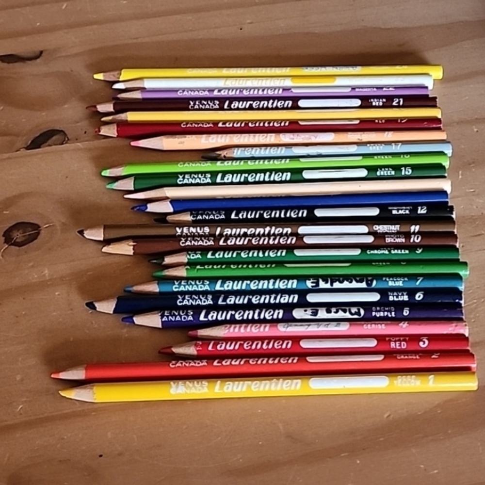 Vintage Venus Laurentien colored pencil crayons 1 to 24